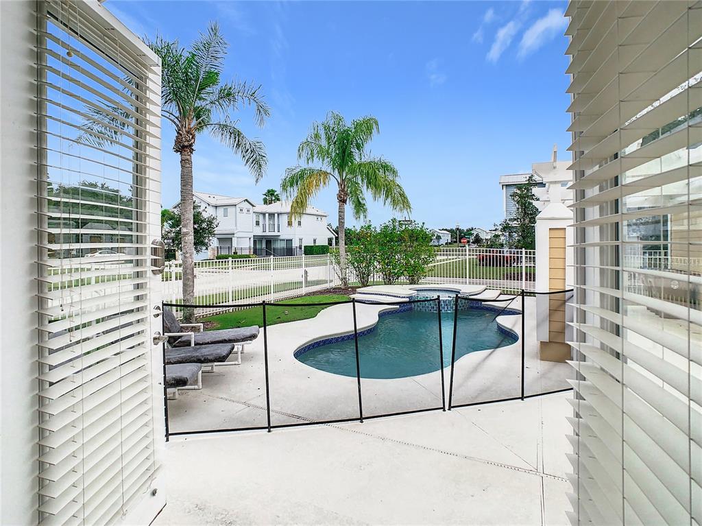 Slide show image of the Orlando Florida Home for Sale 51