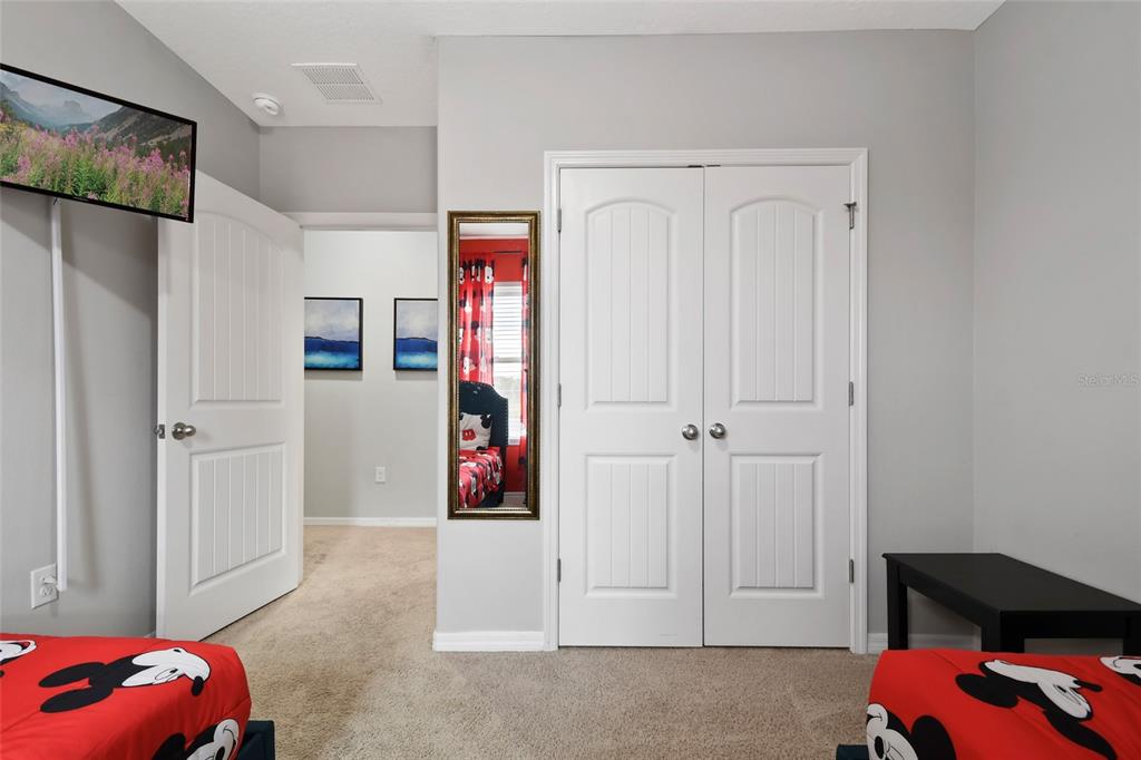 Slide show image of the Orlando Florida Home for Sale 29