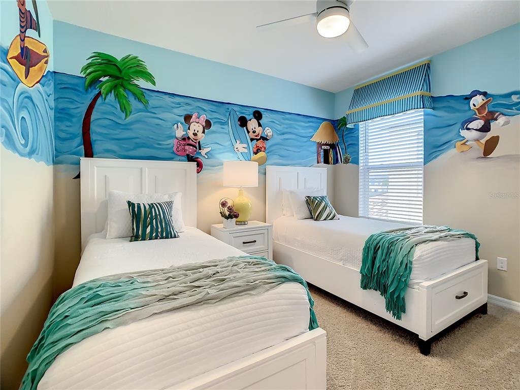 Slide show image of the Orlando Florida Home for Sale 23