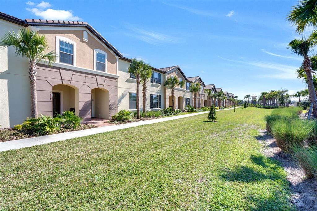 Slide show image of the Orlando Florida Home for Sale 23