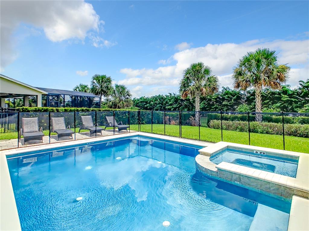 Slide show image of the Orlando Florida Home for Sale 27