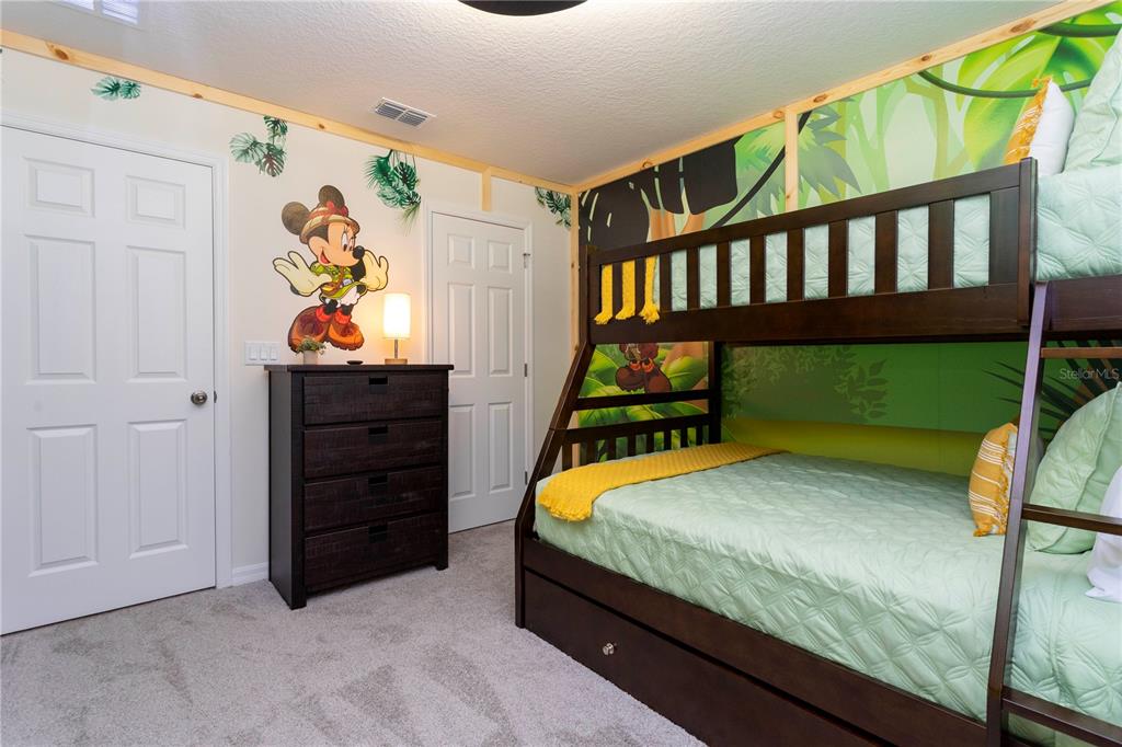 Slide show image of the Orlando Florida Home for Sale 38